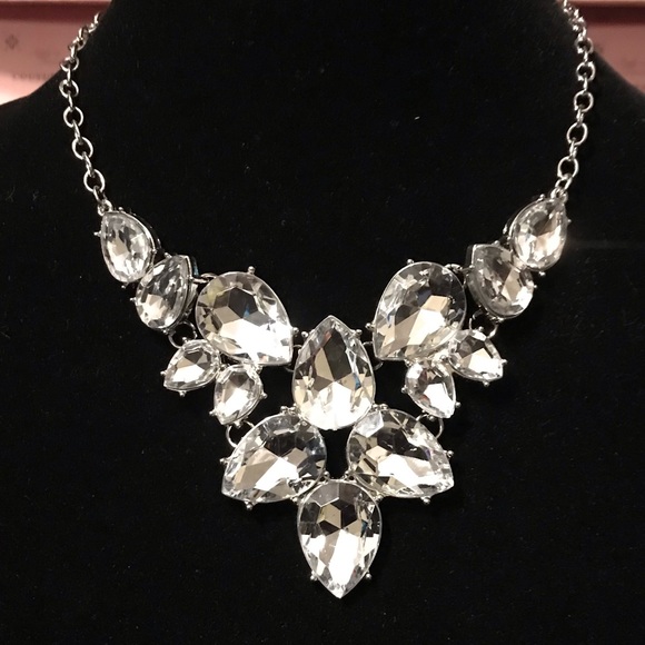 Elegant rhinestone necklace.NWT - Picture 2 of 3